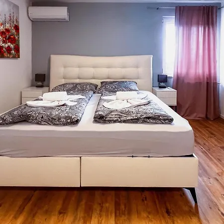 Holiday home Awesome In