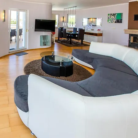 Stunning In With Wifi Holiday home