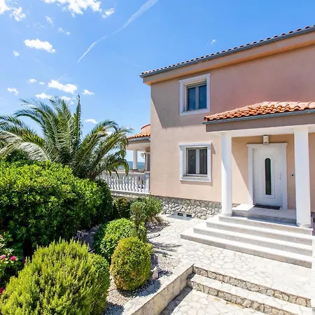 Stunning In With Wifi Holiday home